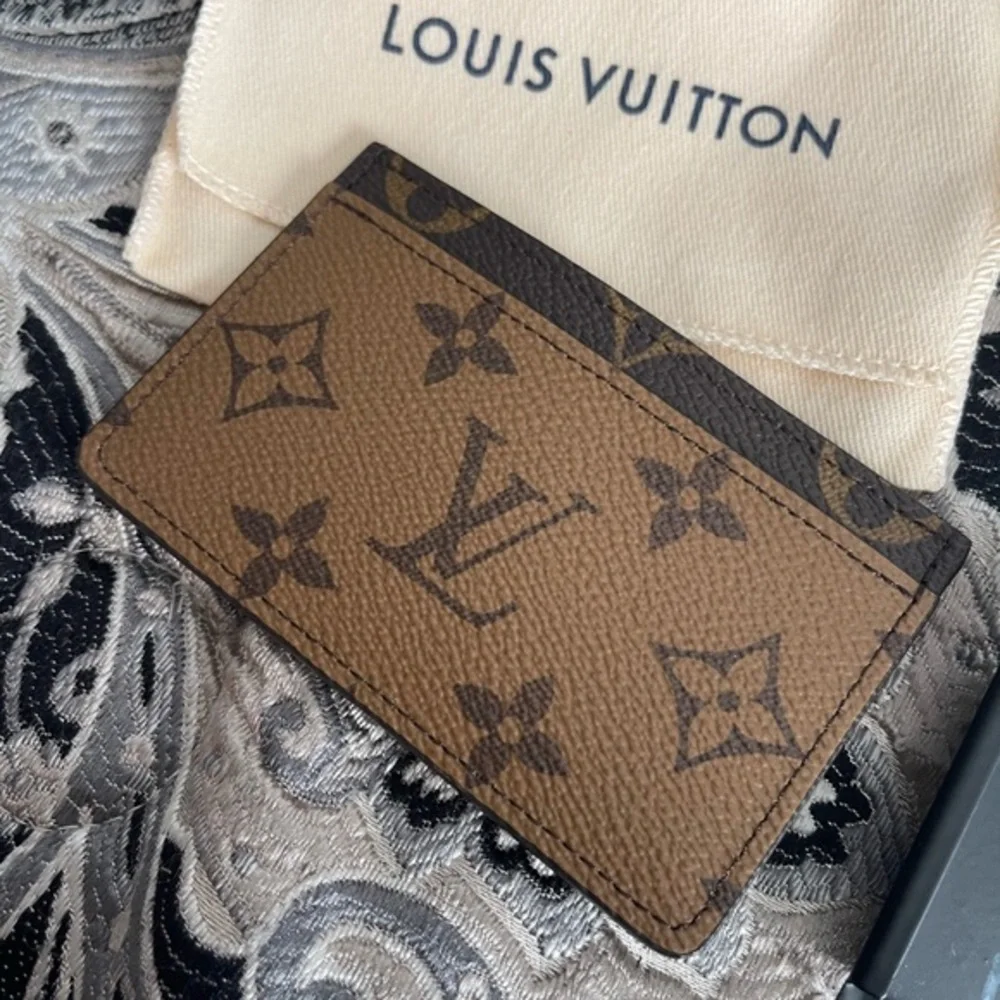 AUTHENTIC LOUIS VUITTON REVERSE CARD HOLDER‎
